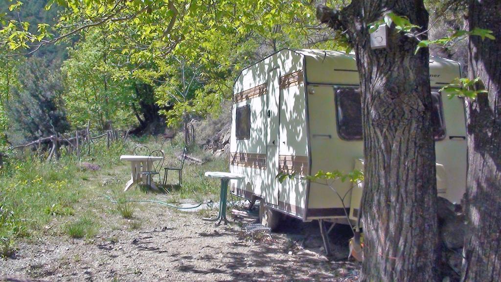 Camping Le P'Tit Bonheur Escaro Exterior foto